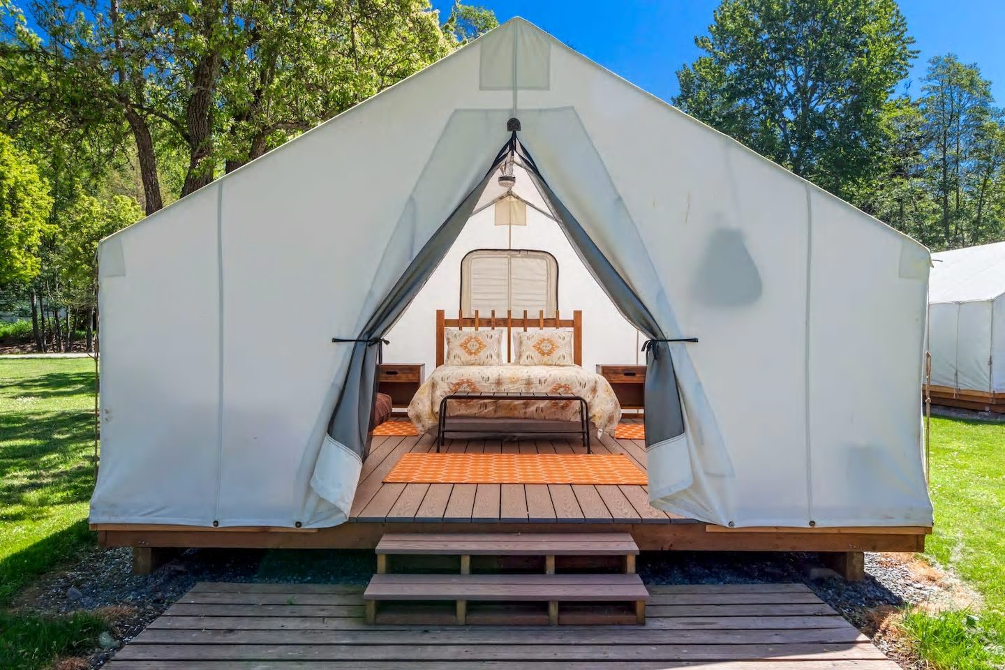 The 19 BEST Glamping Washington Sites For Your Bucket List [2020]
